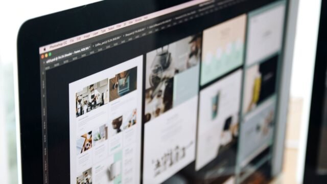 Monitor komputera ze stroną internetową i miejscem na baner reklamowy