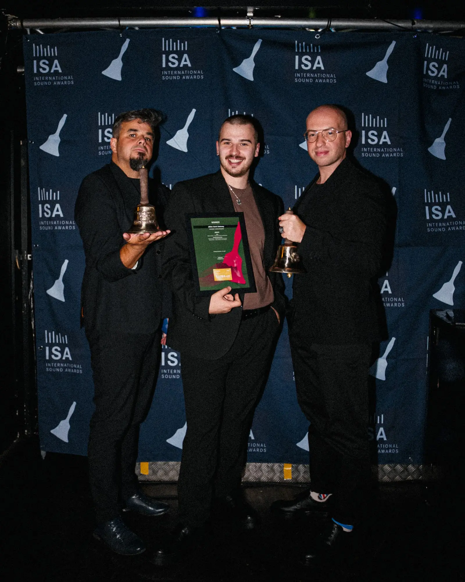 Przedstawiciele eBiletu i agencji Soundize z nagrodą podczas gali International Sound Awards w Hamburgu