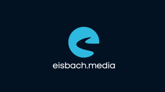 Logo eisbach.media w kolorze białym i jasnoniebieskim na granatowym tle